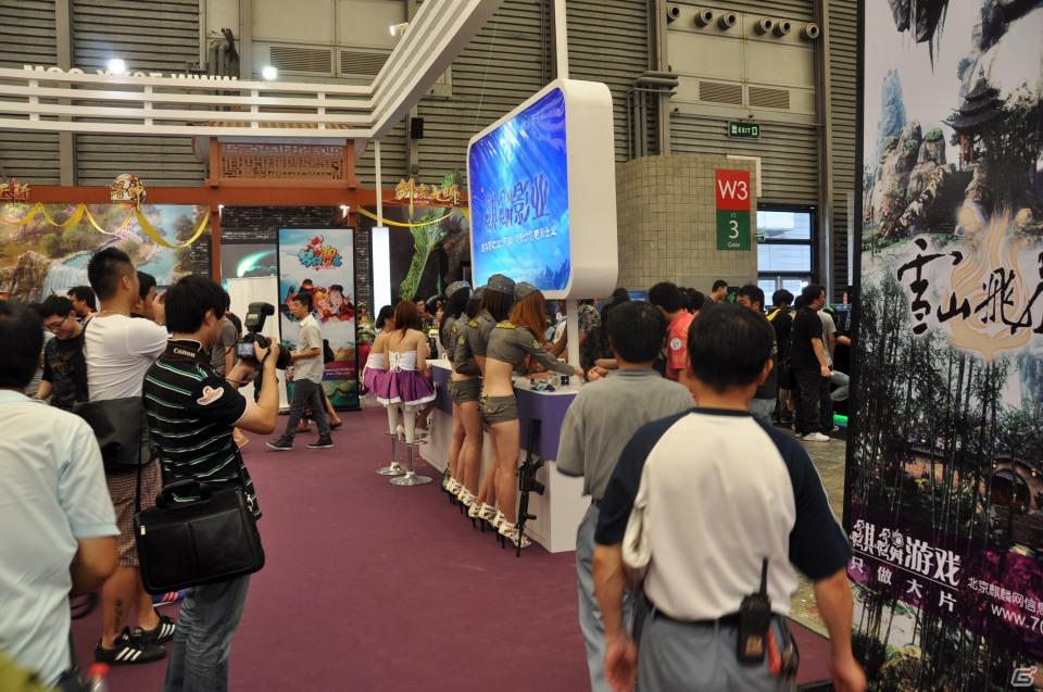 【ChinaJoy 2011】写真で見る！熱気ムンムンの会場内フォトギャラリー＆舞台裏が垣間見える？おもしろ画像もちょっぴり紹介の画像233