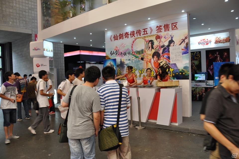 【ChinaJoy 2011】写真で見る！熱気ムンムンの会場内フォトギャラリー＆舞台裏が垣間見える？おもしろ画像もちょっぴり紹介の画像65