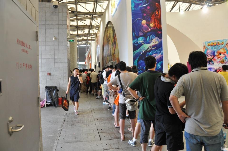 【ChinaJoy 2011】写真で見る！熱気ムンムンの会場内フォトギャラリー＆舞台裏が垣間見える？おもしろ画像もちょっぴり紹介の画像74