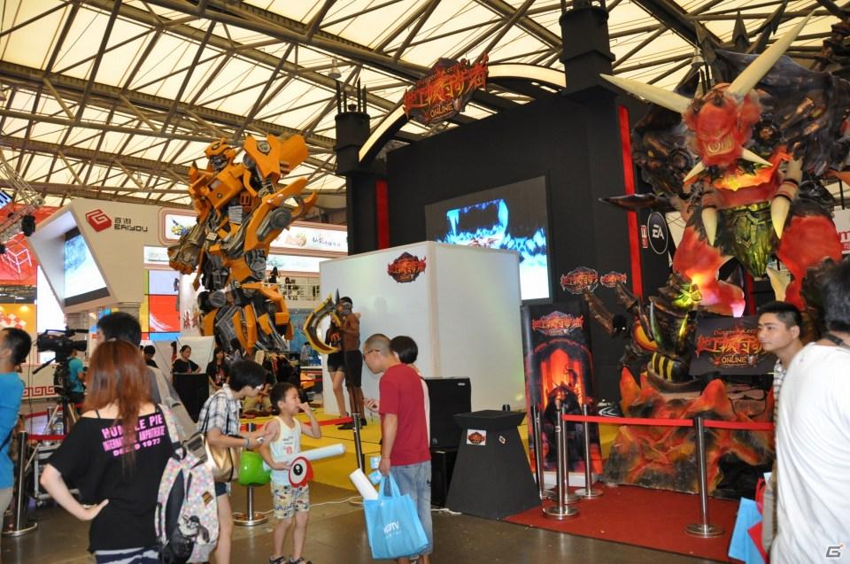 【ChinaJoy 2011】写真で見る！熱気ムンムンの会場内フォトギャラリー＆舞台裏が垣間見える？おもしろ画像もちょっぴり紹介の画像75