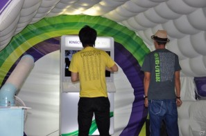 「Xbox 360 Kinect体験キャラバンイベント」夏休みツアーを実施！「YOSHIMOTO WONDER CAMP 有楽町ラフピースクエア」お笑いコンビ「麒麟」によるデモステージ披露の画像83