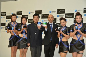 【TGS 2011】ソニー・エリクソン、初代「プレイステーション」タイトルが遊べる新機種「Xperia PLAY」を発表―「クラッシュ・バンディクー」「みんなのGOLF2」など5タイトルをプリインストールの画像21