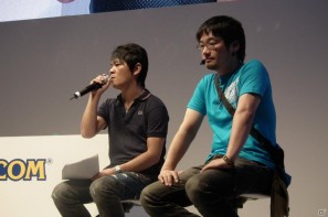 (写真左より)「モンスターハンター3(トライ)G」<br />プロデューサー・辻本良三氏、ディレクター・藤岡要氏