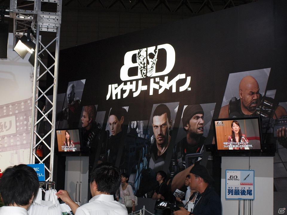 【TGS 2011】華やかなコンパニオンを招いてステージ上でのイベントも。初音ミクとクロヒョウの2大看板！セガブースレポートの画像11