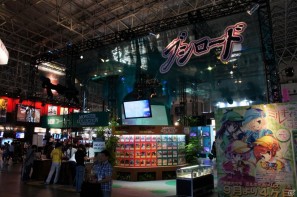 【TGS 2011】人気のTCGを大量展示で見所満載。ビギナー向けに「モンスターコレクションTCG」の実演コーナーも開催。ブシロードブースレポートの画像1