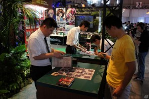 【TGS 2011】人気のTCGを大量展示で見所満載。ビギナー向けに「モンスターコレクションTCG」の実演コーナーも開催。ブシロードブースレポートの画像5