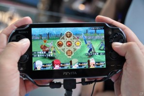 【TGS 2011】PSVitaタイトルをさわってみました。「麻雀格闘倶楽部」「ASPHALT」「王と魔王と7人の姫君たち」「テイルズ オブ イノセンスR」「イース～セルセタの樹海～」の画像120