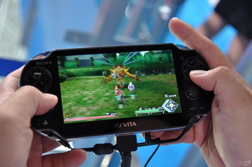 【TGS 2011】PSVitaタイトルをさわってみました。「麻雀格闘倶楽部」「ASPHALT」「王と魔王と7人の姫君たち」「テイルズ オブ イノセンスR」「イース～セルセタの樹海～」の画像141
