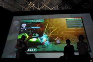 【TGS 2011】ゲストに遠藤綾さんと山口理恵さんを迎えてトーク＆ミニライブ＆実機デモプレイ実施。PSP「戦律のストラタス」スペシャルステージレポートの画像43