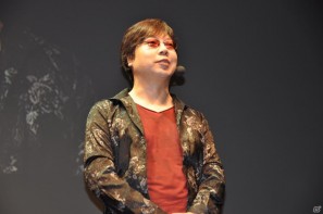 【TGS 2011】ゲストに遠藤綾さんと山口理恵さんを迎えてトーク＆ミニライブ＆実機デモプレイ実施。PSP「戦律のストラタス」スペシャルステージレポートの画像6