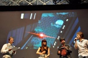 【TGS 2011】ゲストに遠藤綾さんと山口理恵さんを迎えてトーク＆ミニライブ＆実機デモプレイ実施。PSP「戦律のストラタス」スペシャルステージレポートの画像88