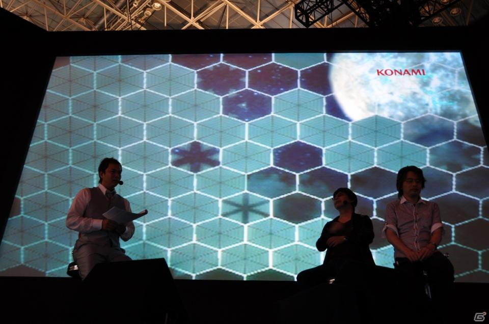 【TGS 2011】ゲストに遠藤綾さんと山口理恵さんを迎えてトーク＆ミニライブ＆実機デモプレイ実施。PSP「戦律のストラタス」スペシャルステージレポートの画像12