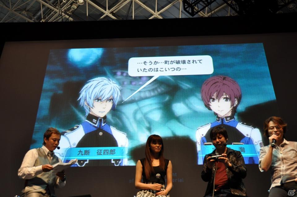 【TGS 2011】ゲストに遠藤綾さんと山口理恵さんを迎えてトーク＆ミニライブ＆実機デモプレイ実施。PSP「戦律のストラタス」スペシャルステージレポートの画像126