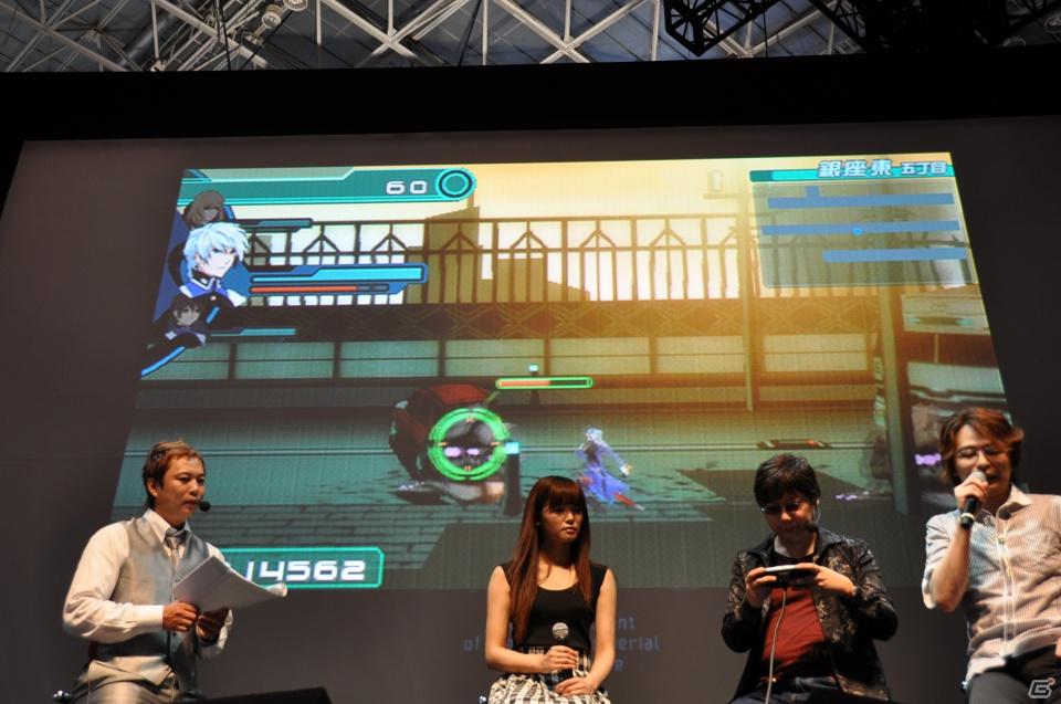 【TGS 2011】ゲストに遠藤綾さんと山口理恵さんを迎えてトーク＆ミニライブ＆実機デモプレイ実施。PSP「戦律のストラタス」スペシャルステージレポートの画像131