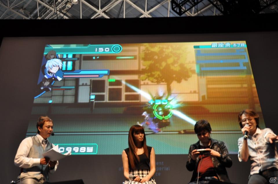 【TGS 2011】ゲストに遠藤綾さんと山口理恵さんを迎えてトーク＆ミニライブ＆実機デモプレイ実施。PSP「戦律のストラタス」スペシャルステージレポートの画像133