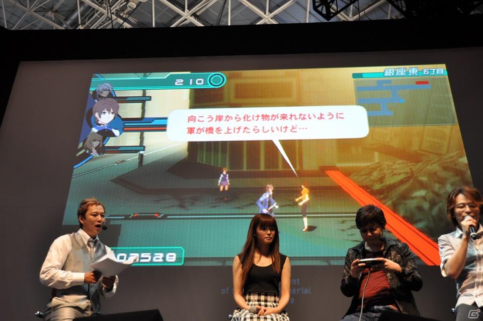 【TGS 2011】ゲストに遠藤綾さんと山口理恵さんを迎えてトーク＆ミニライブ＆実機デモプレイ実施。PSP「戦律のストラタス」スペシャルステージレポートの画像135