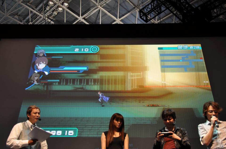 【TGS 2011】ゲストに遠藤綾さんと山口理恵さんを迎えてトーク＆ミニライブ＆実機デモプレイ実施。PSP「戦律のストラタス」スペシャルステージレポートの画像137