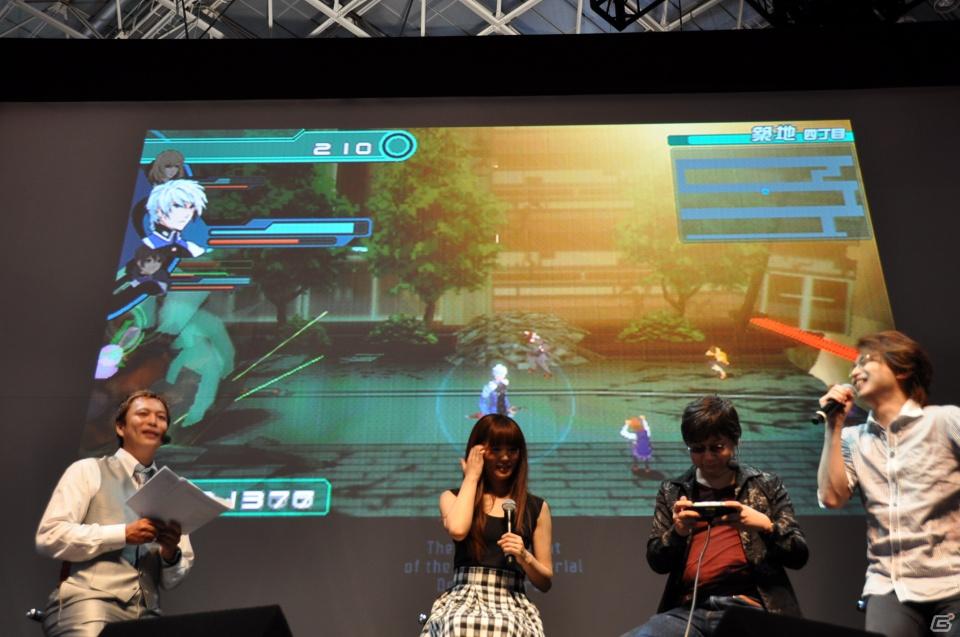 【TGS 2011】ゲストに遠藤綾さんと山口理恵さんを迎えてトーク＆ミニライブ＆実機デモプレイ実施。PSP「戦律のストラタス」スペシャルステージレポートの画像139