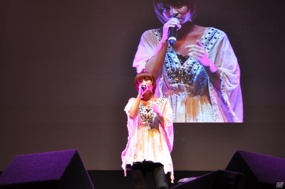 【TGS 2011】ゲストに遠藤綾さんと山口理恵さんを迎えてトーク＆ミニライブ＆実機デモプレイ実施。PSP「戦律のストラタス」スペシャルステージレポートの画像154