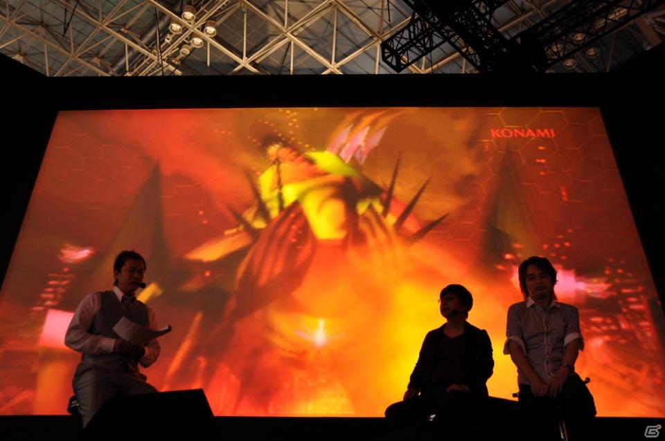 【TGS 2011】ゲストに遠藤綾さんと山口理恵さんを迎えてトーク＆ミニライブ＆実機デモプレイ実施。PSP「戦律のストラタス」スペシャルステージレポートの画像32