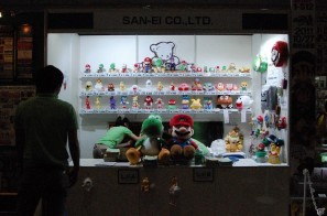 【TGS 2011】フィギュアから抱き枕まで！ゲームグッズ満載の物販コーナーレポートの画像62