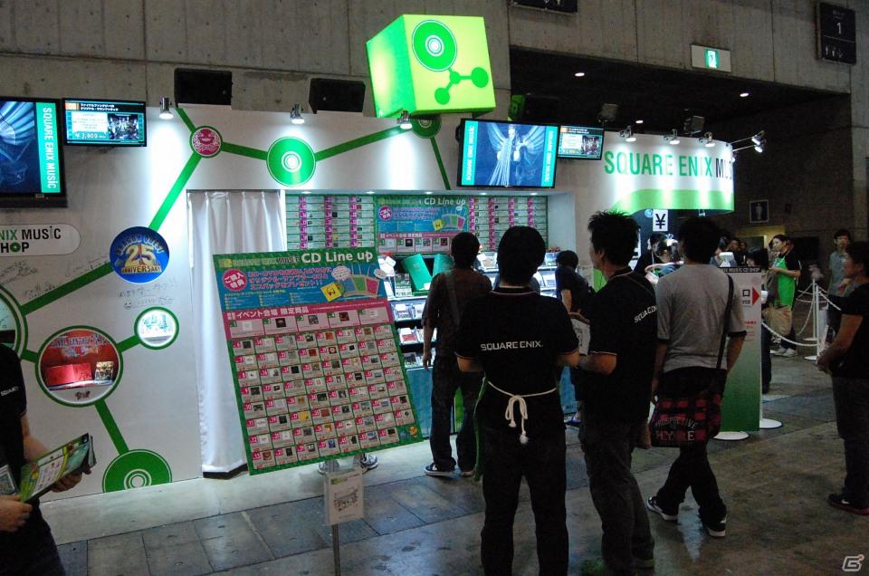 【TGS 2011】フィギュアから抱き枕まで！ゲームグッズ満載の物販コーナーレポートの画像17