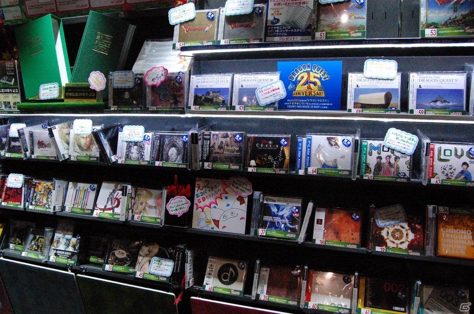 【TGS 2011】フィギュアから抱き枕まで！ゲームグッズ満載の物販コーナーレポートの画像18