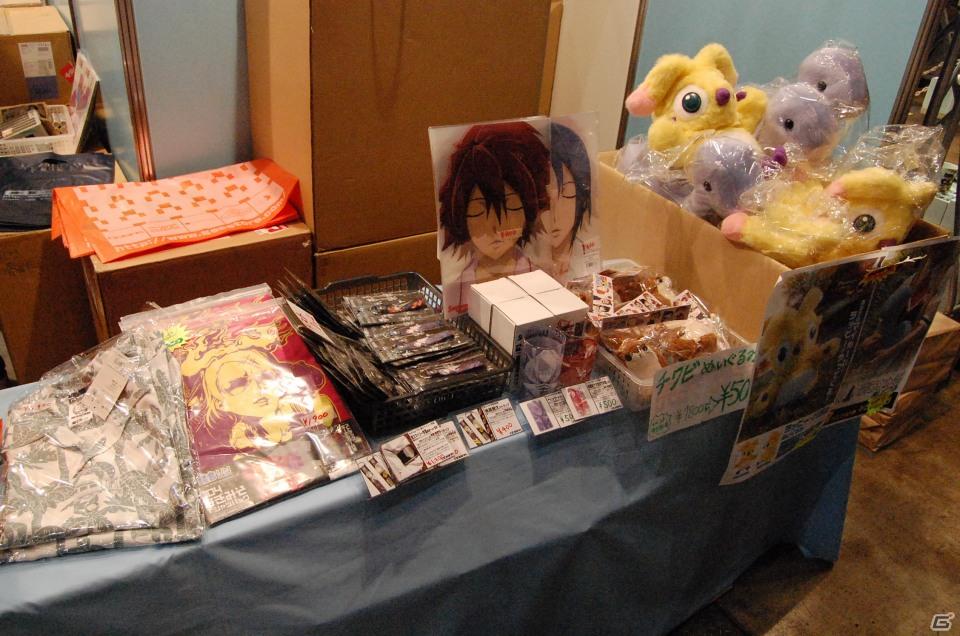 【TGS 2011】フィギュアから抱き枕まで！ゲームグッズ満載の物販コーナーレポートの画像23