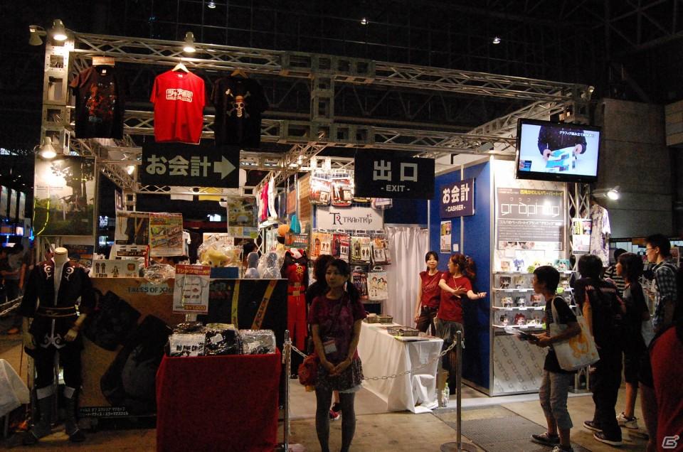 【TGS 2011】フィギュアから抱き枕まで！ゲームグッズ満載の物販コーナーレポートの画像32