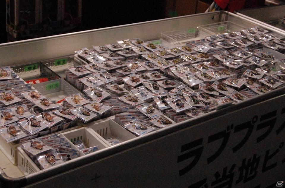 【TGS 2011】フィギュアから抱き枕まで！ゲームグッズ満載の物販コーナーレポートの画像39