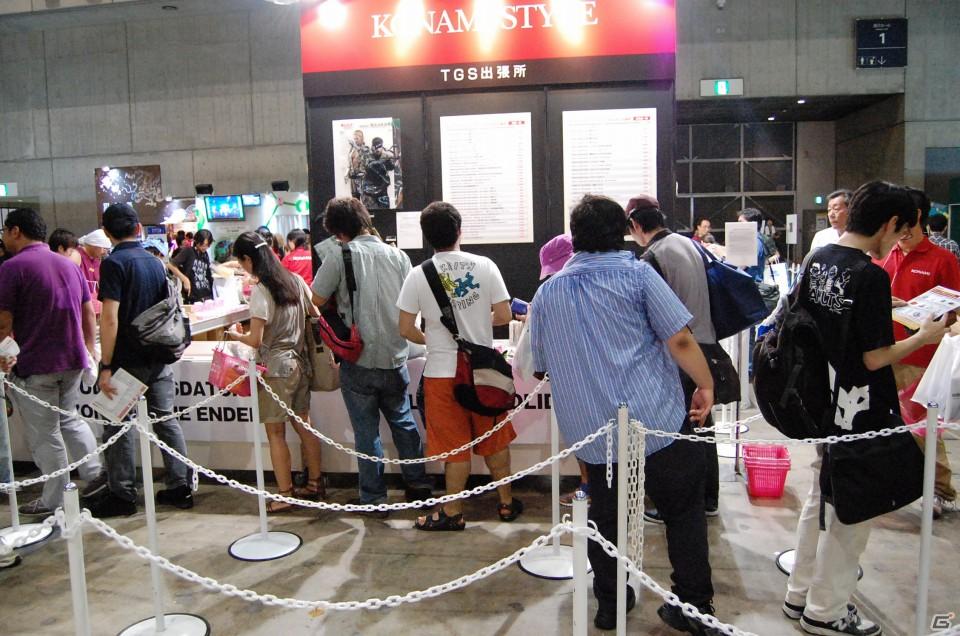 【TGS 2011】フィギュアから抱き枕まで！ゲームグッズ満載の物販コーナーレポートの画像42