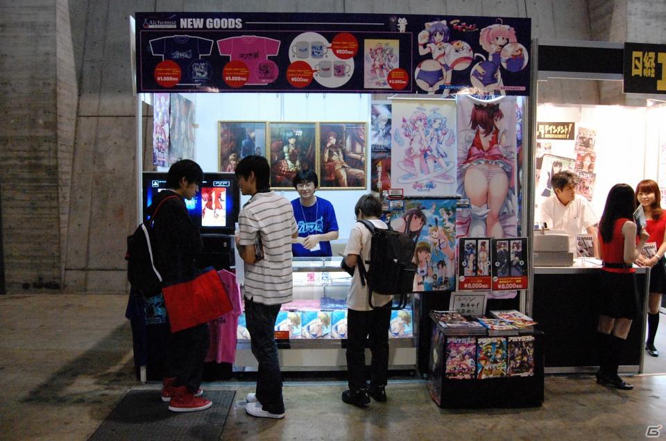 【TGS 2011】フィギュアから抱き枕まで！ゲームグッズ満載の物販コーナーレポートの画像44