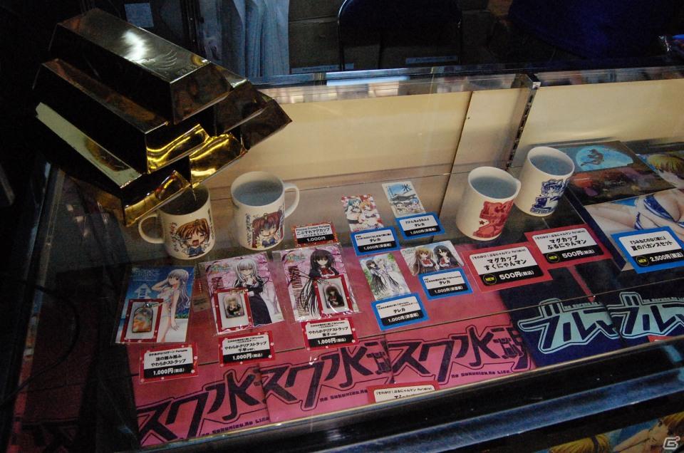 【TGS 2011】フィギュアから抱き枕まで！ゲームグッズ満載の物販コーナーレポートの画像46