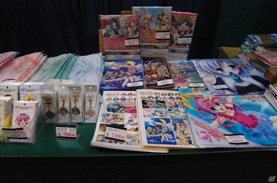 【TGS 2011】フィギュアから抱き枕まで！ゲームグッズ満載の物販コーナーレポートの画像49