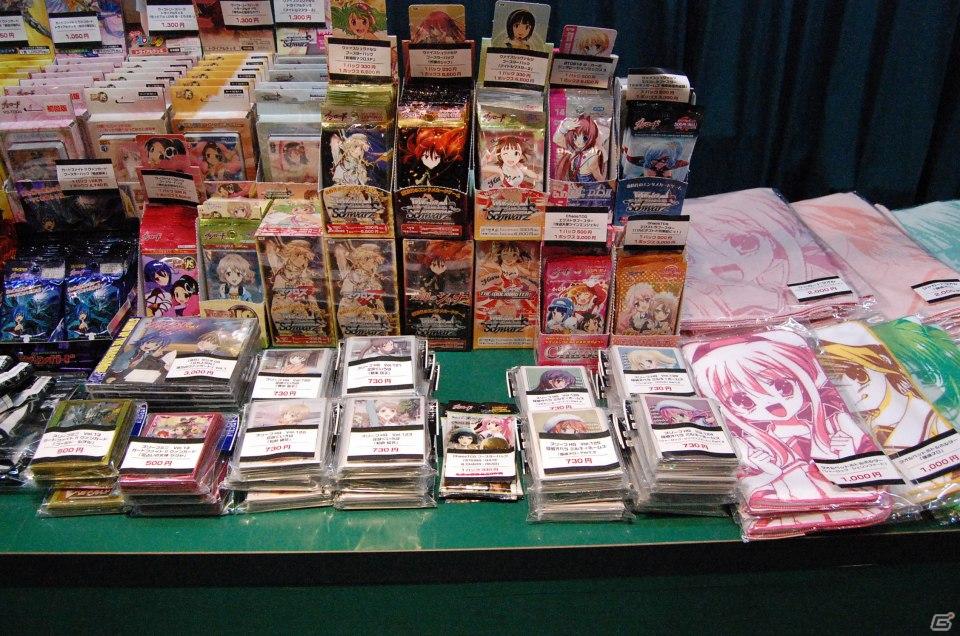 【TGS 2011】フィギュアから抱き枕まで！ゲームグッズ満載の物販コーナーレポートの画像50