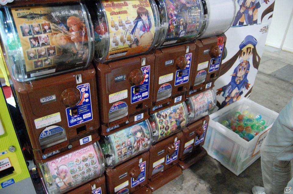【TGS 2011】フィギュアから抱き枕まで！ゲームグッズ満載の物販コーナーレポートの画像53