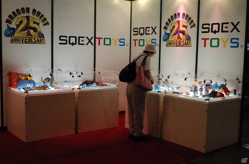 【TGS 2011】フィギュアから抱き枕まで！ゲームグッズ満載の物販コーナーレポートの画像58