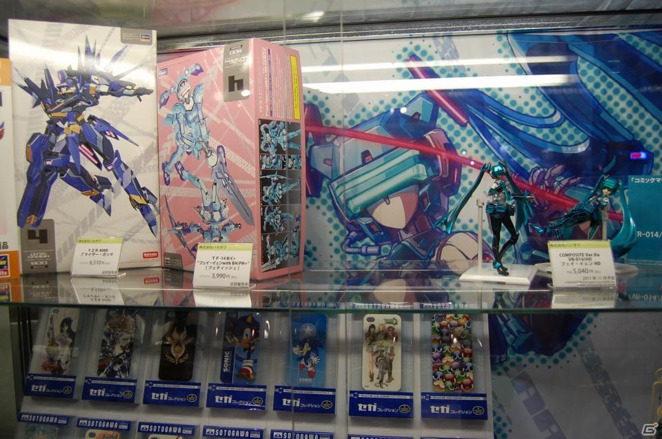 【TGS 2011】フィギュアから抱き枕まで！ゲームグッズ満載の物販コーナーレポートの画像65