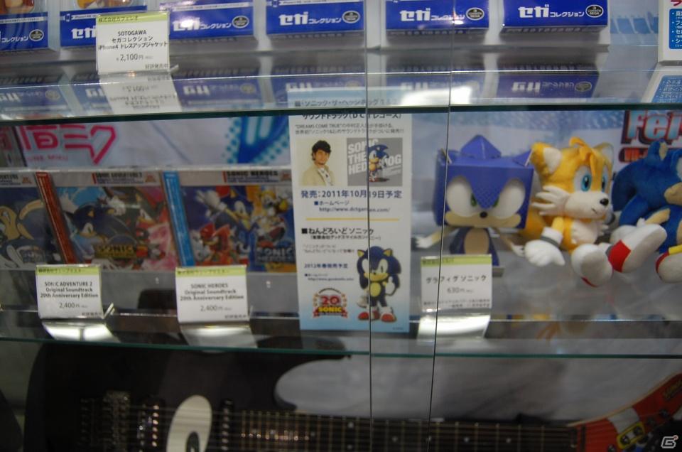 【TGS 2011】フィギュアから抱き枕まで！ゲームグッズ満載の物販コーナーレポートの画像68
