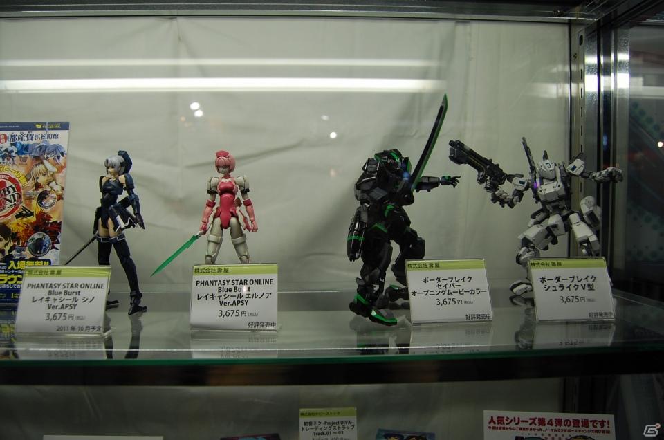 【TGS 2011】フィギュアから抱き枕まで！ゲームグッズ満載の物販コーナーレポートの画像69