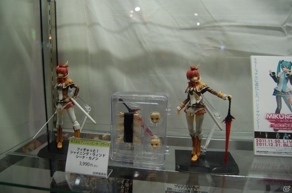 【TGS 2011】フィギュアから抱き枕まで！ゲームグッズ満載の物販コーナーレポートの画像71