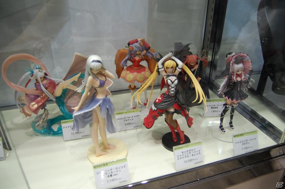 【TGS 2011】フィギュアから抱き枕まで！ゲームグッズ満載の物販コーナーレポートの画像76