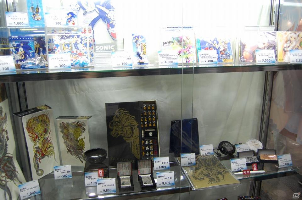 【TGS 2011】フィギュアから抱き枕まで！ゲームグッズ満載の物販コーナーレポートの画像79