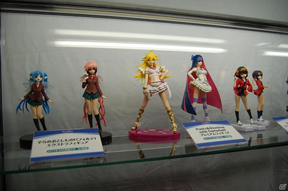 【TGS 2011】フィギュアから抱き枕まで！ゲームグッズ満載の物販コーナーレポートの画像83