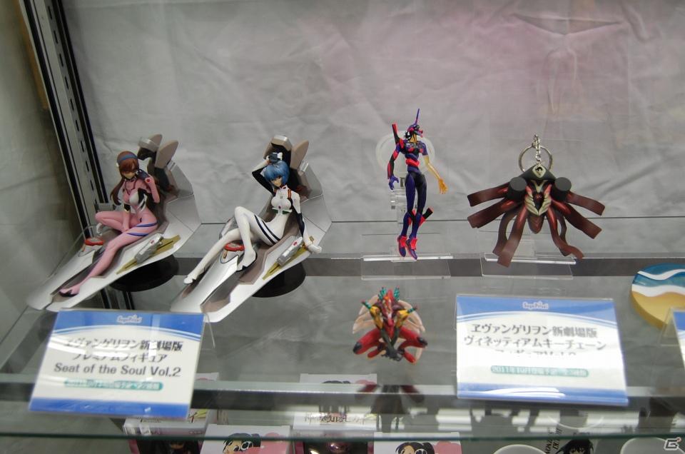 【TGS 2011】フィギュアから抱き枕まで！ゲームグッズ満載の物販コーナーレポートの画像85