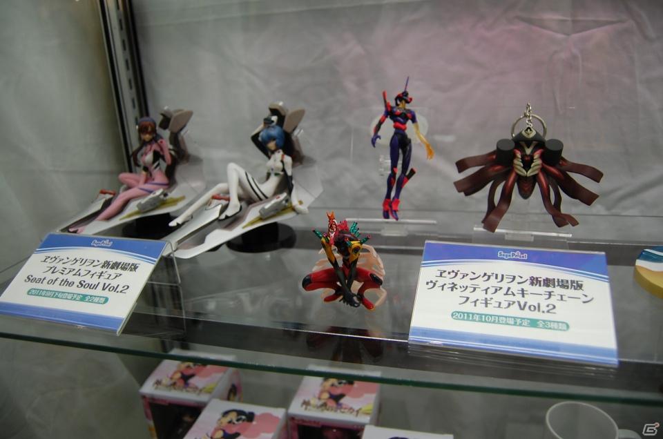 【TGS 2011】フィギュアから抱き枕まで！ゲームグッズ満載の物販コーナーレポートの画像87