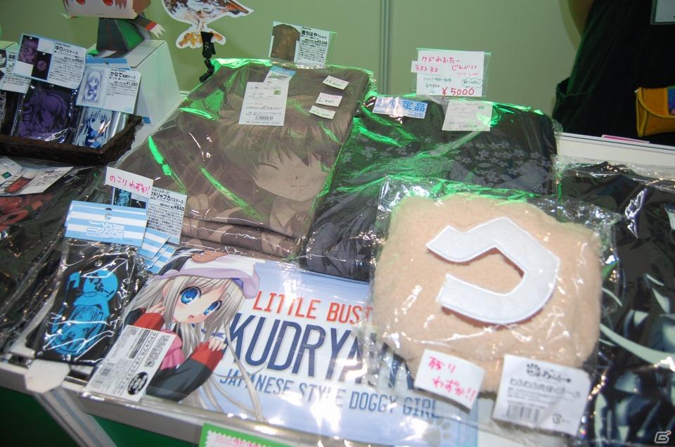 【TGS 2011】フィギュアから抱き枕まで！ゲームグッズ満載の物販コーナーレポートの画像98