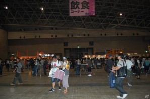 【TGS 2011】定番のカレーやラーメンからスクール水着まで！飲食コーナーレポートの画像14