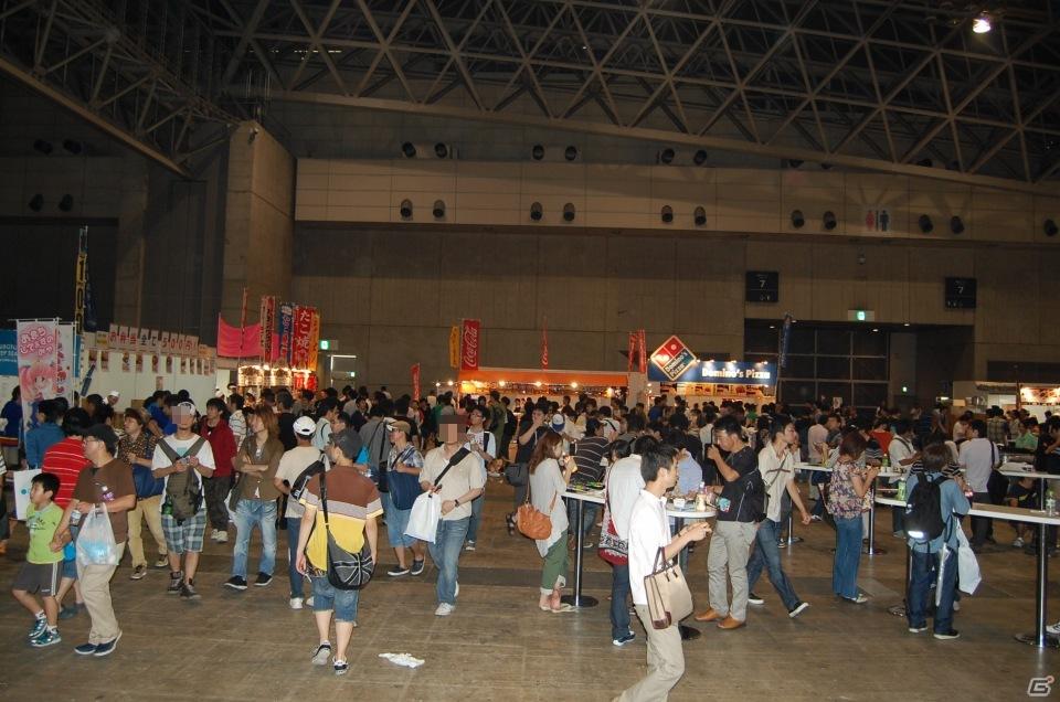 【TGS 2011】定番のカレーやラーメンからスクール水着まで！飲食コーナーレポートの画像11