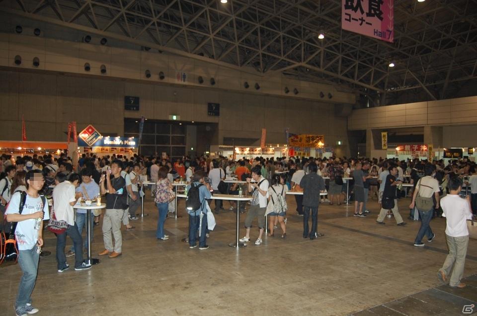 【TGS 2011】定番のカレーやラーメンからスクール水着まで！飲食コーナーレポートの画像12